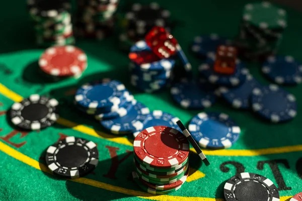 Wild Coaster slot game interface on vivaslot138 mobile screen showing reels and payout table
